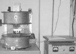 1 – електромагніт; 2 – ємність з суспензією магнітокерованого біосорбенту; 3 – регулятор швидкості рідини; 4 – лабораторний сепаратор з ВГФН; 5 – резервуар для збору відпрацьованої рідини.