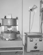 1 – електромагніт; 2 – ємність з суспензією магнітокерованого біосорбенту; 3 – регулятор швидкості рідини; 4 – лабораторний сепаратор з ВГФН; 5 – резервуар для збору відпрацьованої рідини.